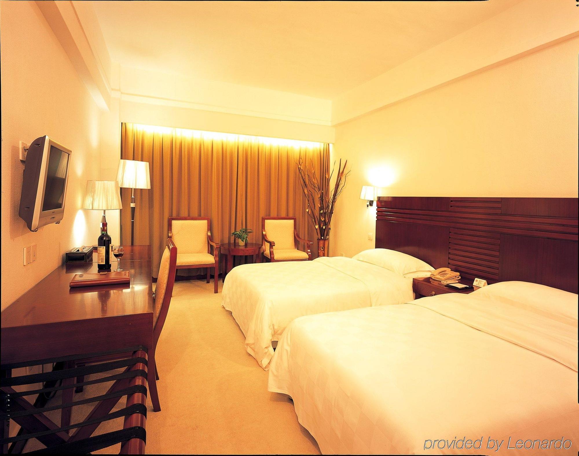 Haitao Hotel Guangzhou Room photo
